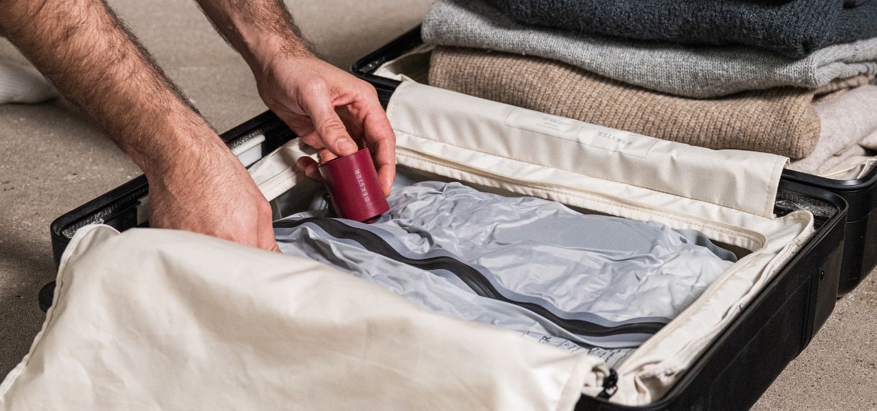Vacuum packing kit for hassle-free travel